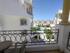 3-Bedroom Apartment on the Third Floor with 3 Balconies and lovely Pool View, Street View and Free Beach Access in Sharm Hills Resort
