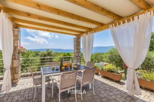 House SEA VIEW with pool on Krk island, beatiful beach