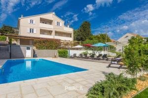 House MIRABELLE with Pool 