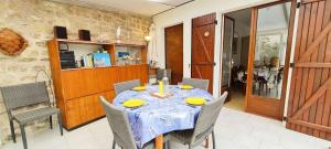 Villas petite location au calme proche du centre village et du marche : photos des chambres
