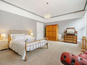 6 Bed in Saltburn-By-The-Sea 87398