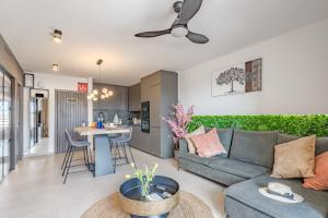 Sky Smart Home Hi-End Services Media Streaming