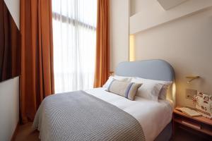 Suite with Balcony room in LOOM ATHENS