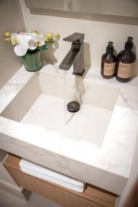 Central 2-Bedroom Apartment in Puerto Banús, Marbella