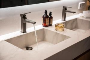 Central 2-Bedroom Apartment in Puerto Banús, Marbella