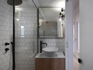 KOLONAKI COZY PENTHOUSE