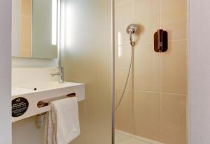 Hotels B&B HOTEL Reims Centre Gare : photos des chambres