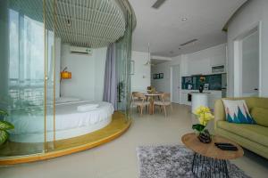 Căn Hộ Có Ban Công (Apartment with Balcony)