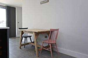 MERAKI 4 by BOURNECOAST - A Modern Apartment with a Patio and Parking - Sea Glimpses - FM8413