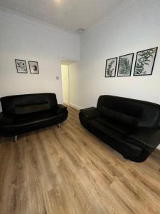 Lovely Town house Room 1