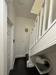 Lovely Town house Room 1