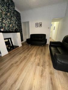 Lovely Town house Room 1