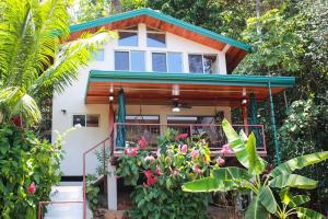 Casita Colibri–Mile to the Beach–Cable&Fiber Wifi! - 4hvězdičkové hotely ve městě Uvita