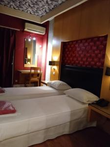 Standard Twin Room room in Olympic Hotel