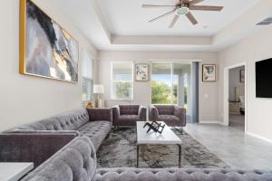Luxurious Tampa Bay Area Home in Serene Community!