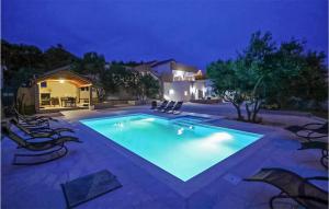 1 Bedroom Stunning Apartment In Bibinje