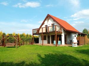 Dom z pięknymi widokami na jezioro ryńskie ilasy.