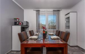 Amazing Apartment In Cavle With Kitchen