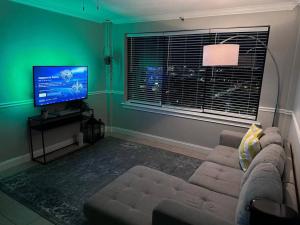 Charming Jax Apt for 4 with free parking