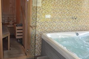 Holiday Home with Hot tub and Sauna Sabina