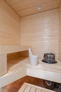 New 2BR Home with Sauna, Balcony & Great Location