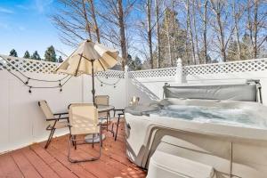 Divine Chateau Big Bear~ Hot Tub~ Walk to Lake~