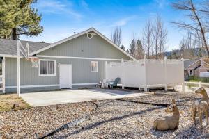 Divine Chateau Big Bear~ Hot Tub~ Walk to Lake~