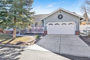 Divine Chateau Big Bear~ Hot Tub~ Walk to Lake~