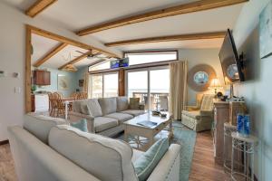 St Ignace Cottage with Deck and Beach on Lake Huron!