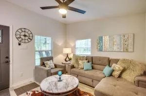 Peaceful Montgomery Vacation Rental with Porch! - مونتغومري