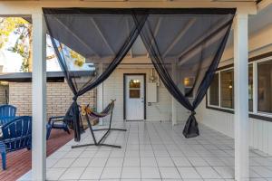 New Midtown Studio with Full Kitchen (Unit C)