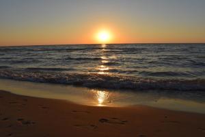 4BR Spacious Condo, Private Lake MI Beach Access, Outdoor Heated Pool