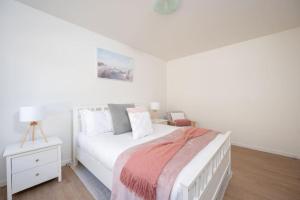 BOTANICA - Beautiful City Fringe Home Base