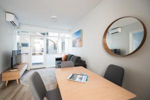 WEST BEACH St Kilda, Acland St, Luna Pk Car