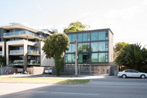 WEST BEACH St Kilda, Acland St, Luna Pk Car