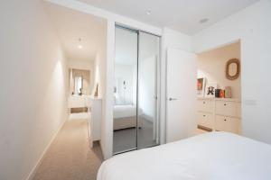 Sienna Lux Designer Space 150m to Smith St