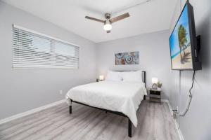 Short Walk to Wilton Drive Apt4