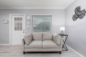 Short Walk to Wilton Drive Apt4