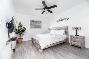 Comfy Condos at Middle River Apt 3