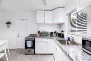 Comfy Condos at Middle River Apt 3