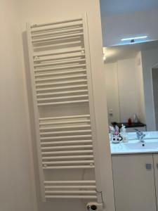 Chambre privée dans un appartement en colocation, parking gratuit