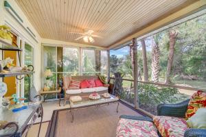 Sebastian Home with Screened Lanai 8 Mi to Beach!