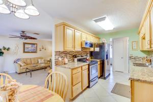 Sebastian Home with Screened Lanai 8 Mi to Beach!