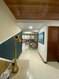 Amplia habitación con vista al mar y baño privado