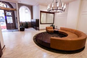 Heart of Sydney CBD Chic One Bedroom Apartment with Pool on Bridge Street