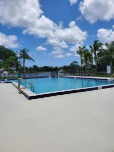 Sun&Fun - Beautiful renovated 2/2 villa in Jupiter - جوبيتر