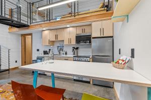 Enchanting & Newly Built NoHo 1 BDR Loft with AC!