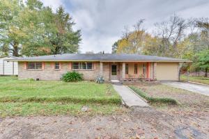 Baton Rouge Vacation Rental with Yard 10 Mi to LSU!