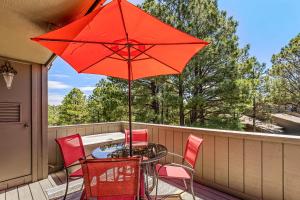 Delightful 1 bdrm Country Club Retreat with Mt Elden Views!