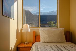 2BR in Valhalla, Whistler Village, Complex Hot Tub, Gas Fireplace, Parking, Gondola Shuttle